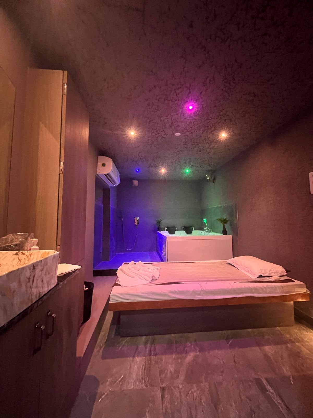 Zaara Spa In Mira Road