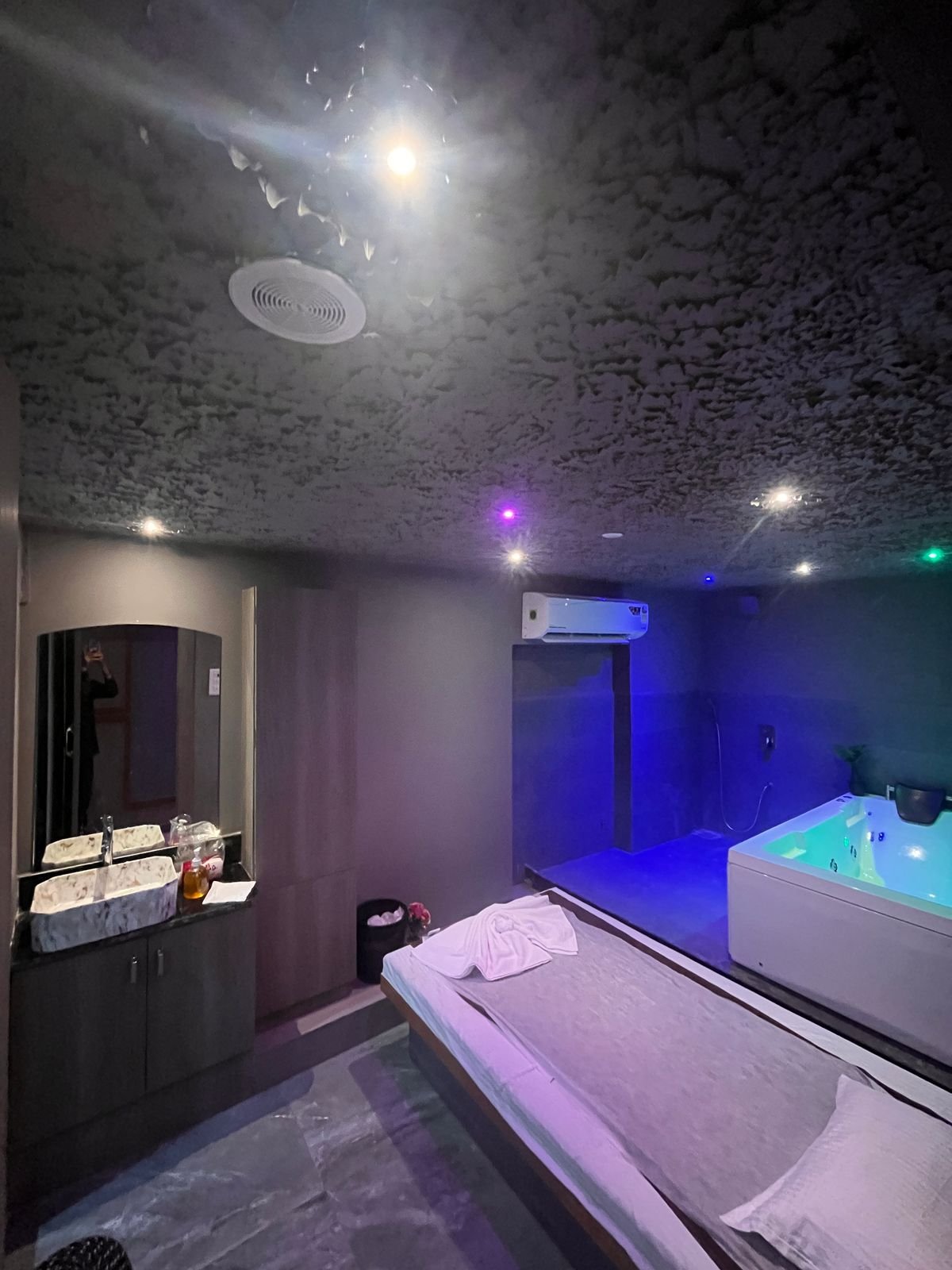 Zaara Spa In Mira Road