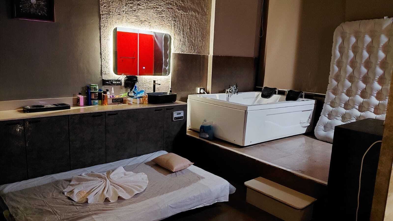 Blue Lotus Spa In Malad