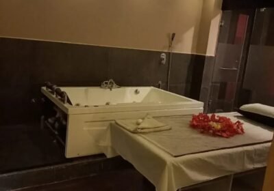 Royal Oak Spa In Gorai