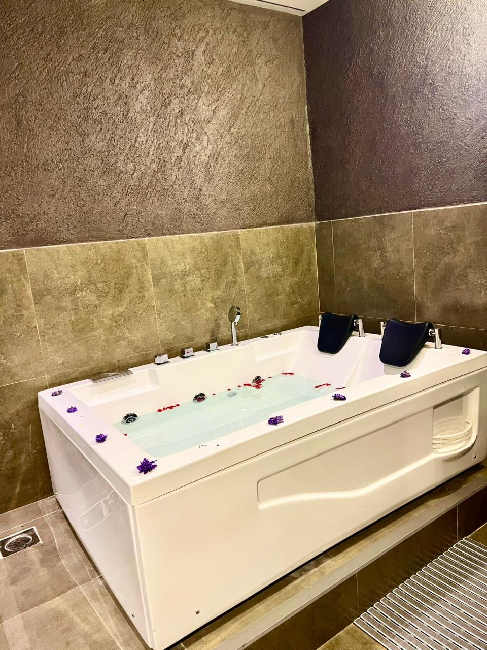 Auric Spa Hosa Road, Bengaluru